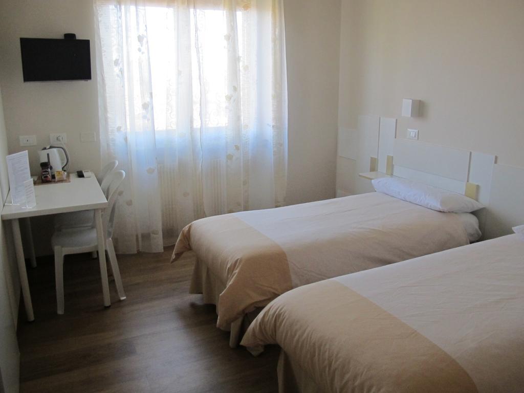 B&B Villa Filotea & Apartment Desenzano del Garda Pokoj fotografie